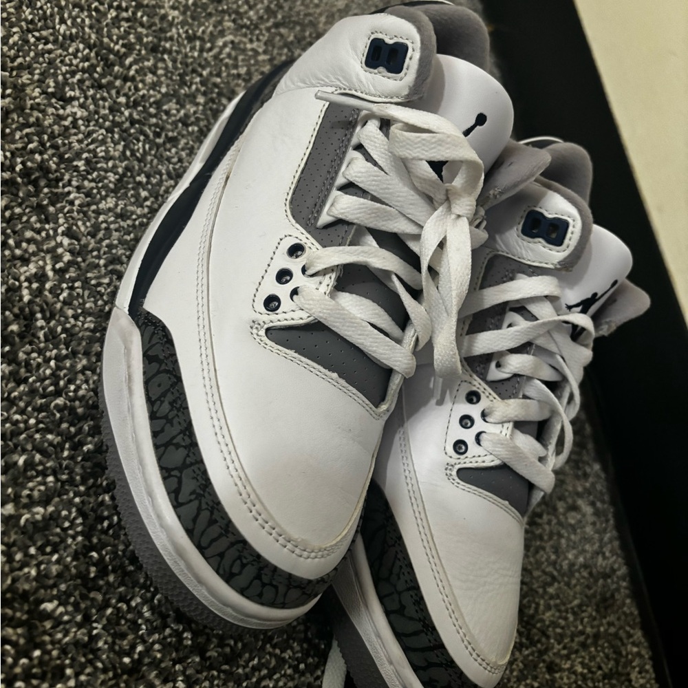 Midnight navy Jordan 3s